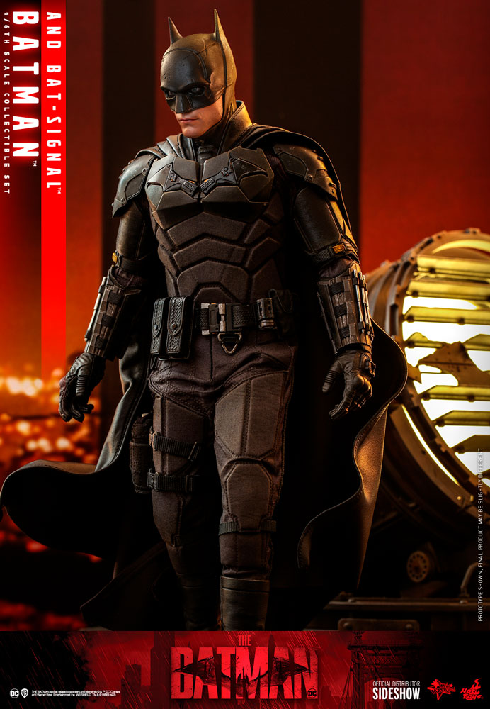 Hot Toys Batman and Bat-Signal Collectible Set