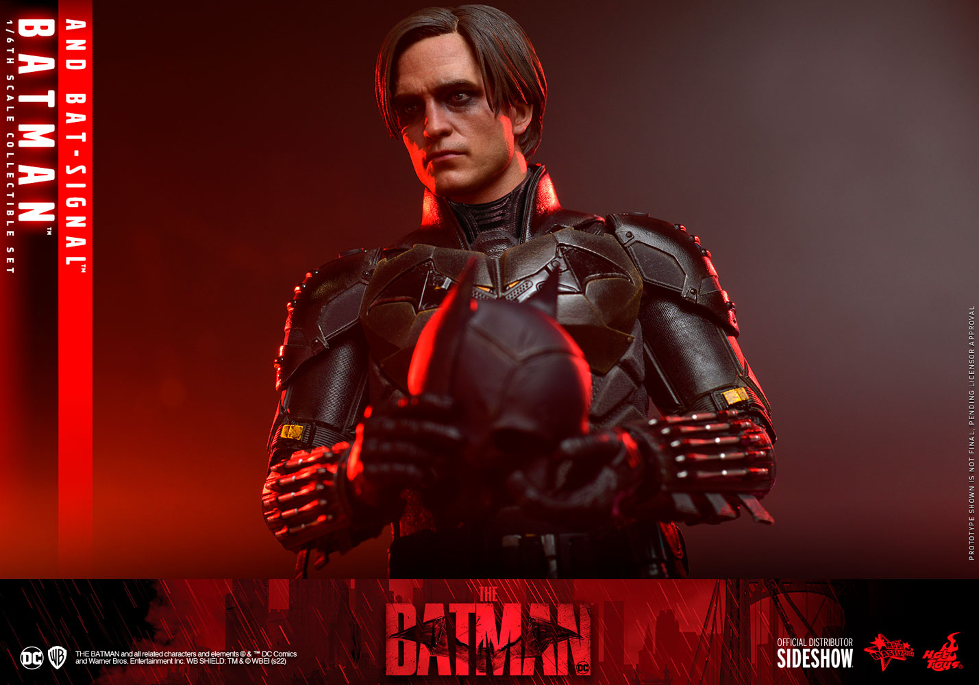 Hot Toys Batman and Bat-Signal Collectible Set