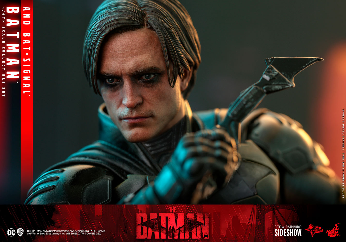 Hot Toys Batman and Bat-Signal Collectible Set