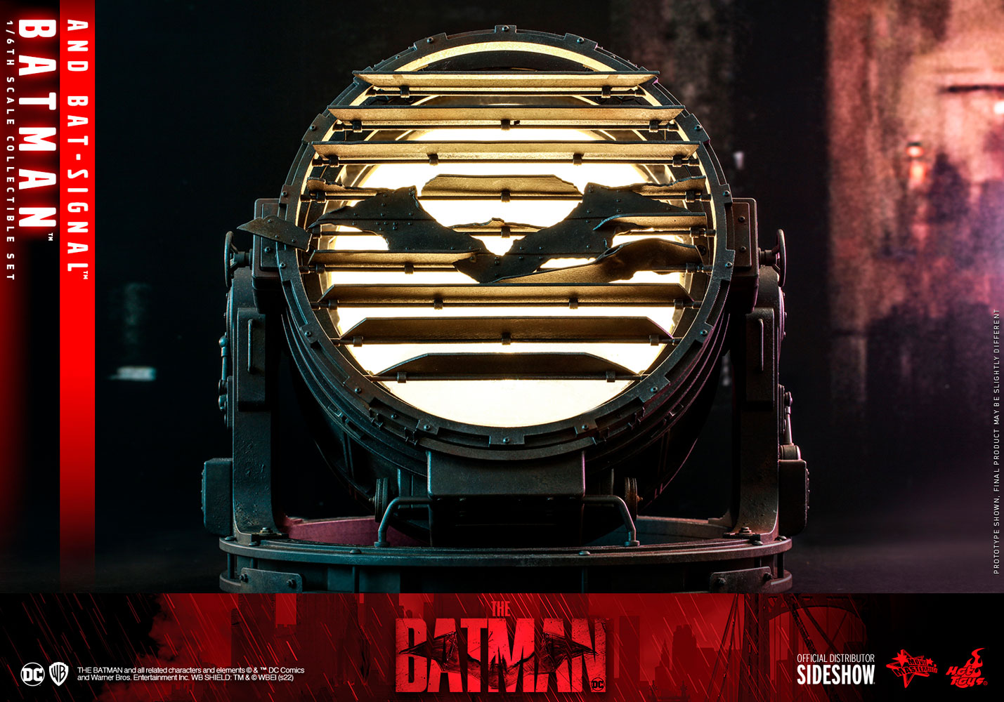 Hot Toys Batman and Bat-Signal Collectible Set