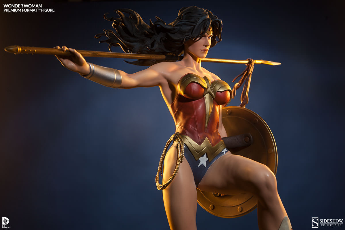 Wonder Woman DC Comics Premium Format Figure by Sideshow Collectibles - Collectors Row Inc.