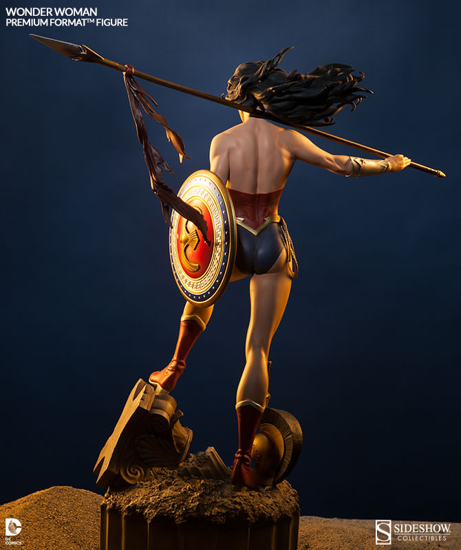 Wonder Woman DC Comics Premium Format Figure by Sideshow Collectibles - Collectors Row Inc.