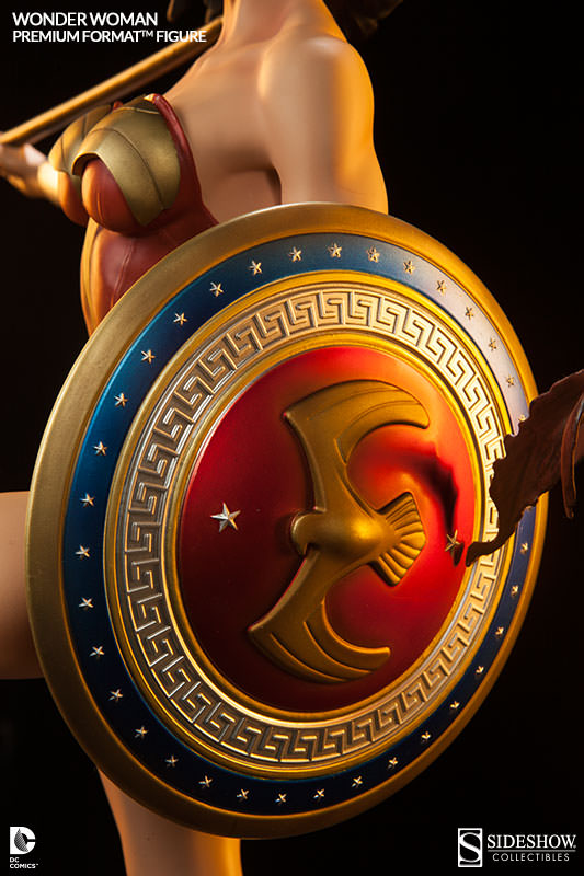 Wonder Woman DC Comics Premium Format Figure by Sideshow Collectibles - Collectors Row Inc.