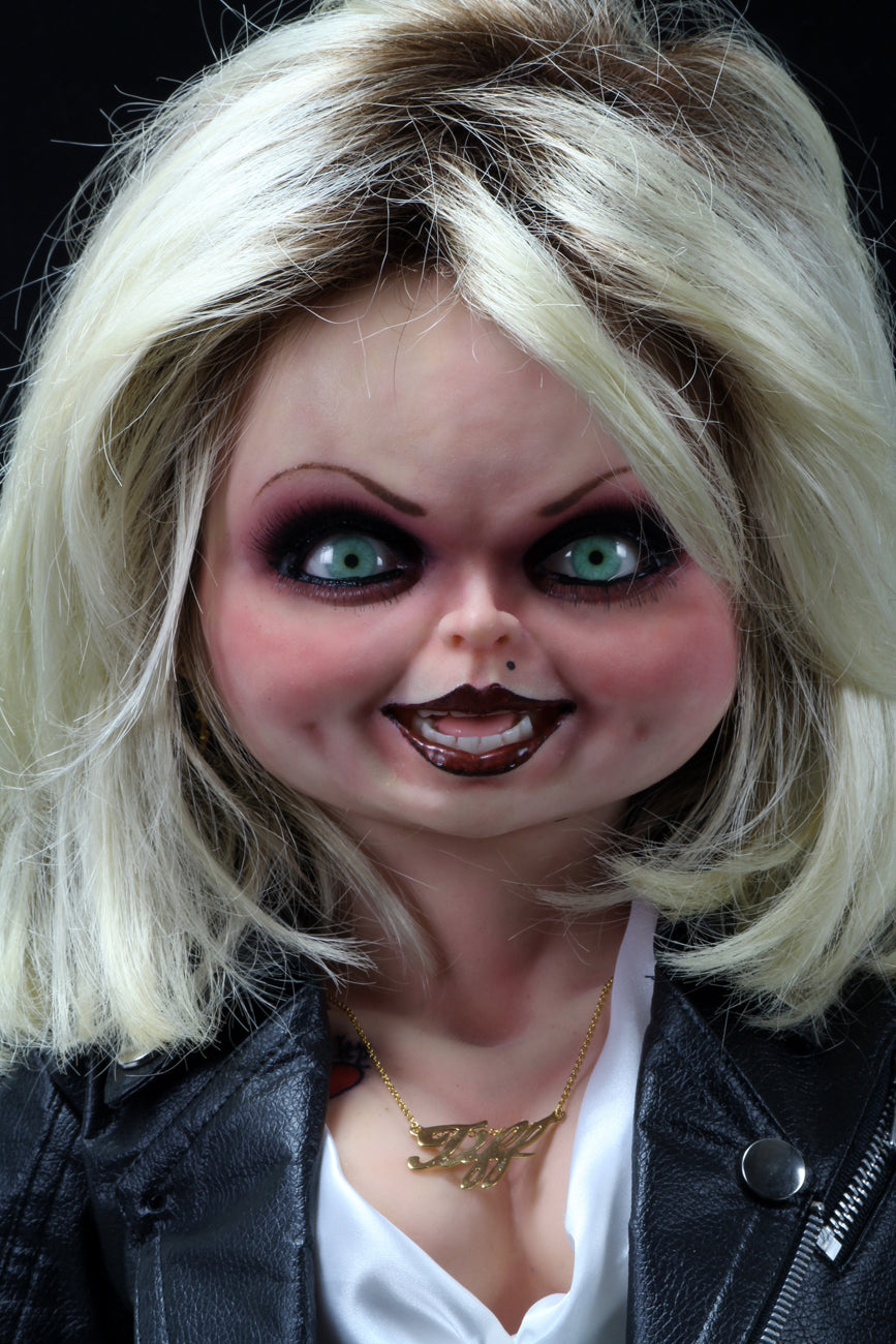 NECA - Bride of Chucky - 1:1 Replica - Life-Size Tiffany - Collectors Row Inc. NECA - Bride of Chucky - 1:1 Replica - Life-Size Tiffany - Collectors Row Inc.