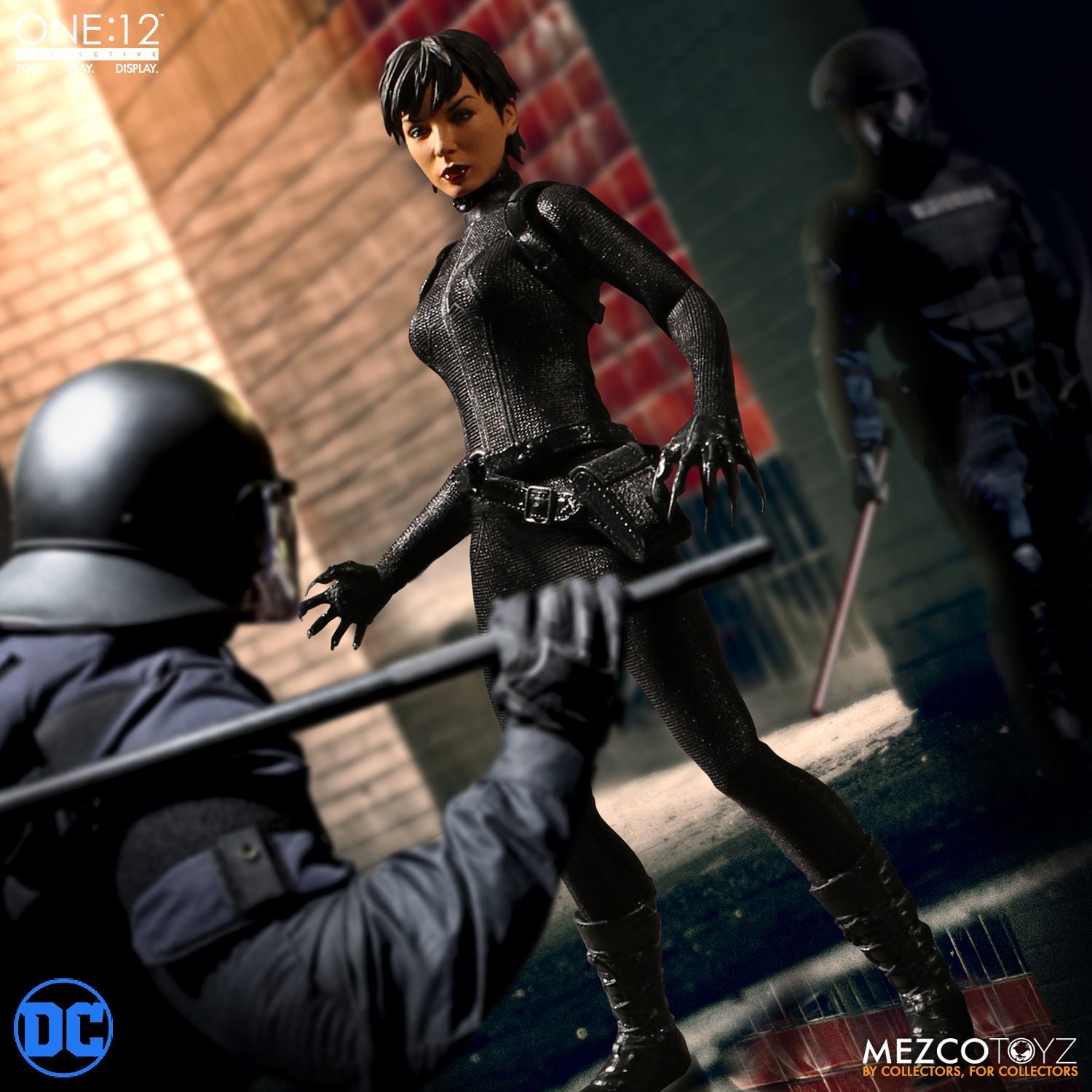 Mezco CATWOMAN One:12 Collective DC Universe Action Figure - Collectors Row Inc.