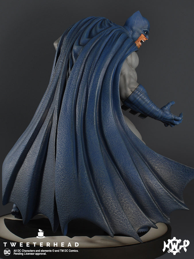 Batman Dark Knight Maquette - EXCLUSIVE -