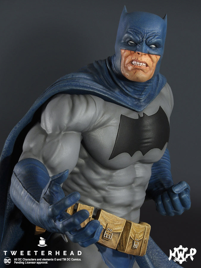 Batman Dark Knight Maquette - EXCLUSIVE -