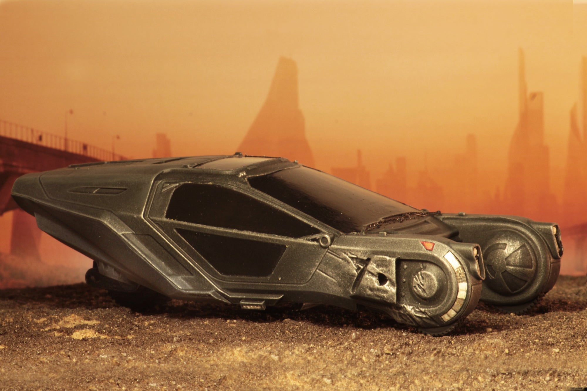NECA Cinemachines – Collectible Die-Cast Replica – 6” Blade Runner 2049 Spinner - Collectors Row Inc.