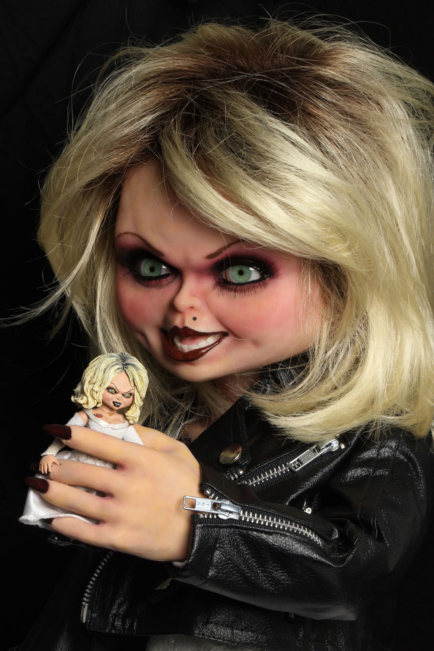 NECA - Bride of Chucky - 1:1 Replica - Life-Size Tiffany - Collectors Row Inc. NECA - Bride of Chucky - 1:1 Replica - Life-Size Tiffany - Collectors Row Inc.