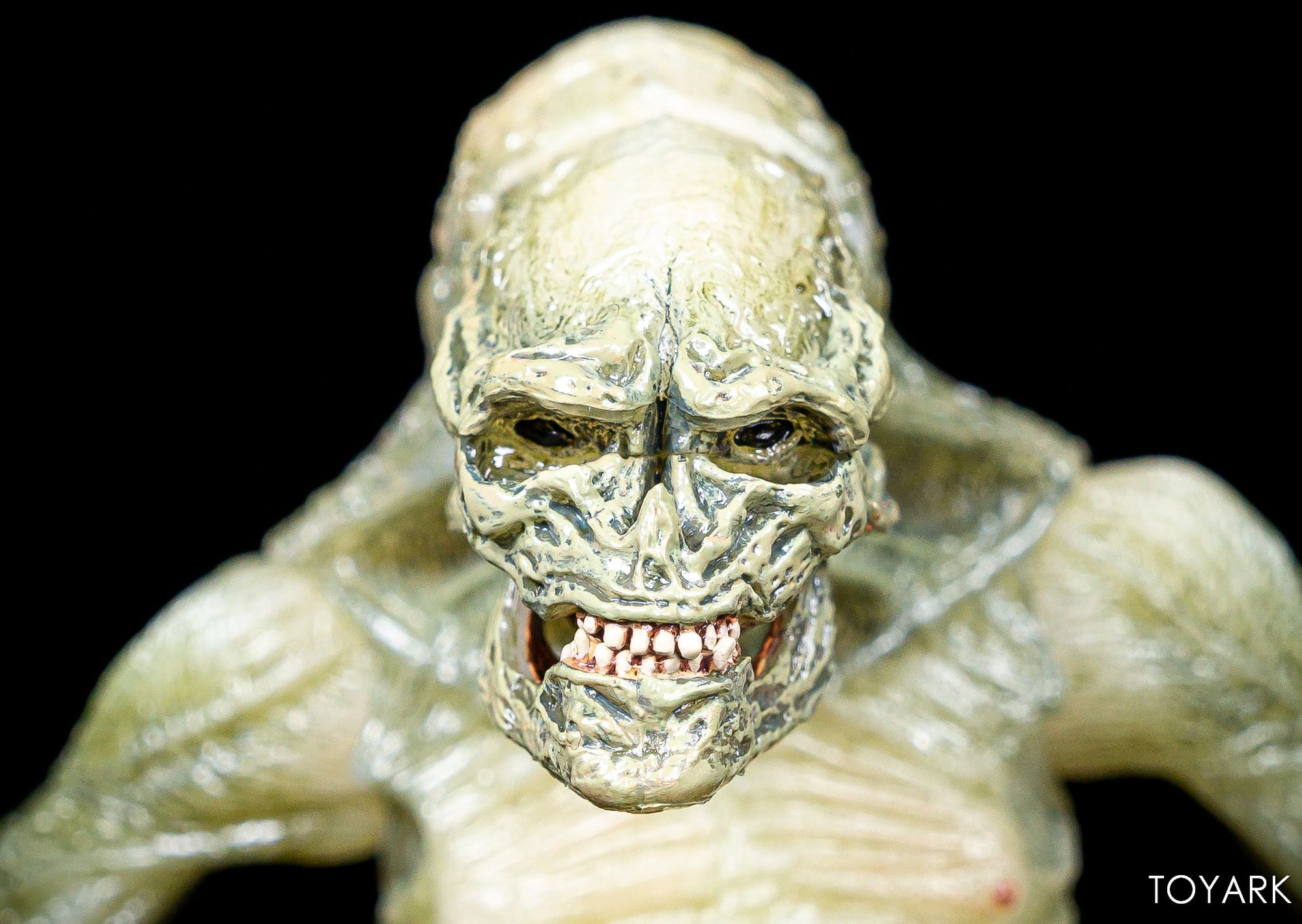 NECA - Aliens - 7&quot; Scale Action Figure - Deluxe Alien Resurrection Newborn - Collectors Row Inc.