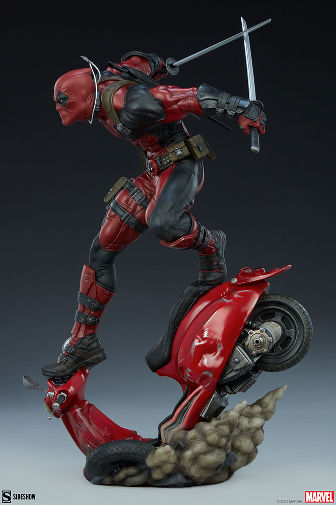 Deadpool Premium Format™ Figure